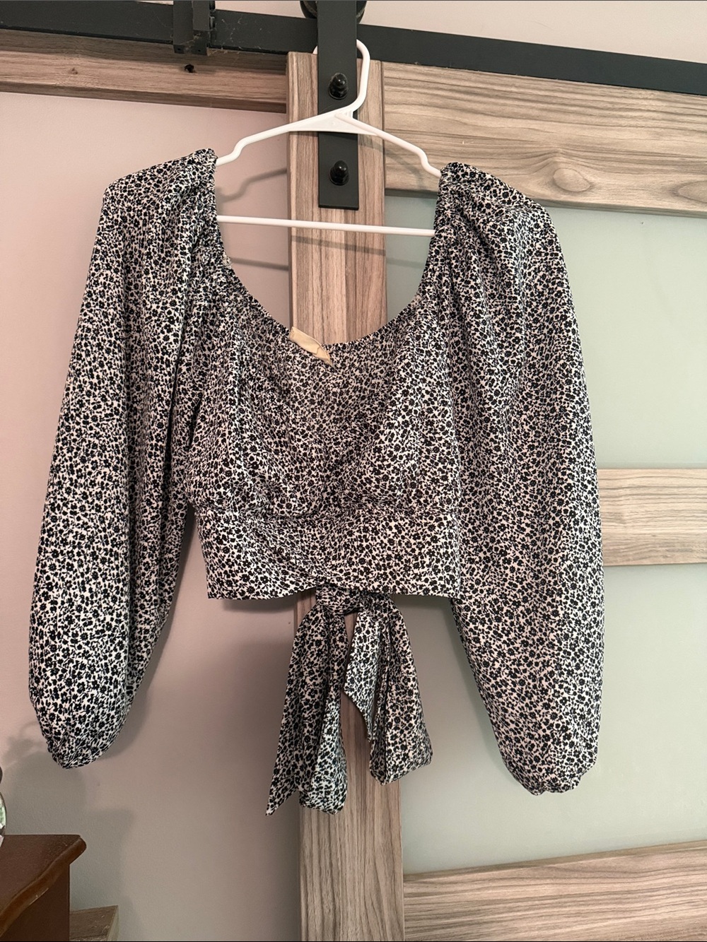Women’s Black & White Floral Print Tie-Back Crop Top